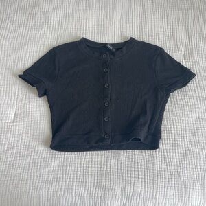 Black ribbed button crop top